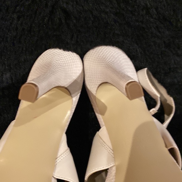NWOT platform light beige Nine West heels, size 9 never worn - Picture 5 of 5